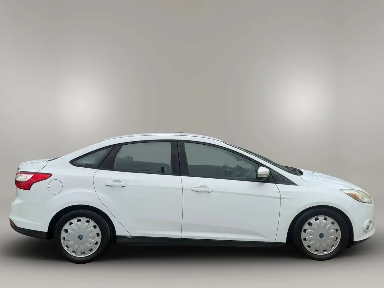 Used 2012 Ford Focus SE w/ SE Winter Pkg FWD image 8