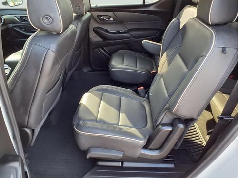 Used 2023 Chevrolet Traverse Premier FWD image 24
