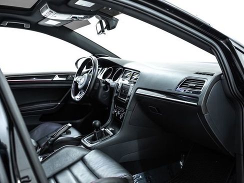 Used 2017 Volkswagen GTI SE image 25