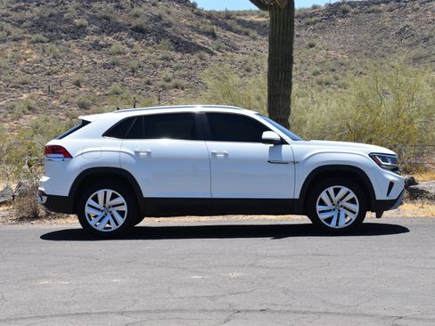 Used 2020 Volkswagen Atlas Cross Sport SE w/ Panoramic Sunroof Package AWD/4WD image 7