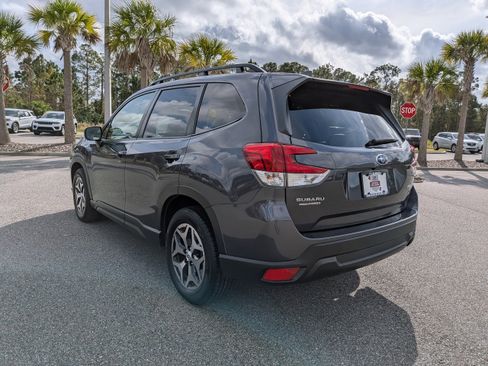 Certified 2022 Subaru Forester Premium image 5