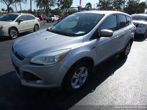Used 2015 Ford Escape SE FWD image 3