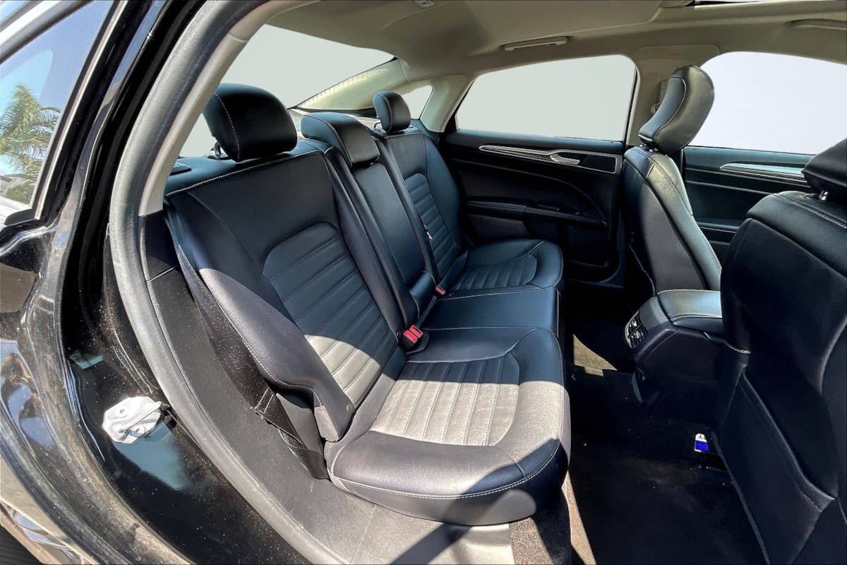 Used 2018 Ford Fusion SE w/ Fusion SE Technology Package FWD image 27