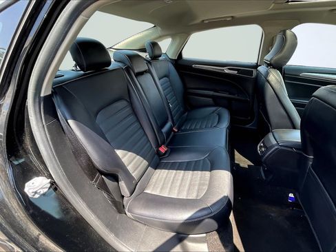 Used 2018 Ford Fusion SE w/ Fusion SE Technology Package FWD image 27