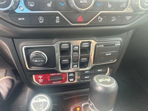 Used 2021 Jeep Wrangler Unlimited Rubicon AWD/4WD image 17
