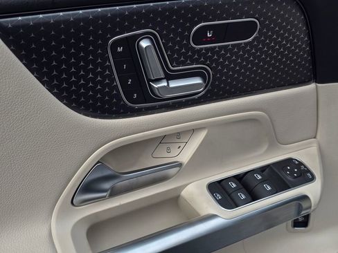 New 2026 Mercedes-Benz GLB 250 4MATIC image 36