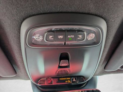 Used 2020 Volvo XC40 T4 R-Design w/ Protection Package Premier image 17