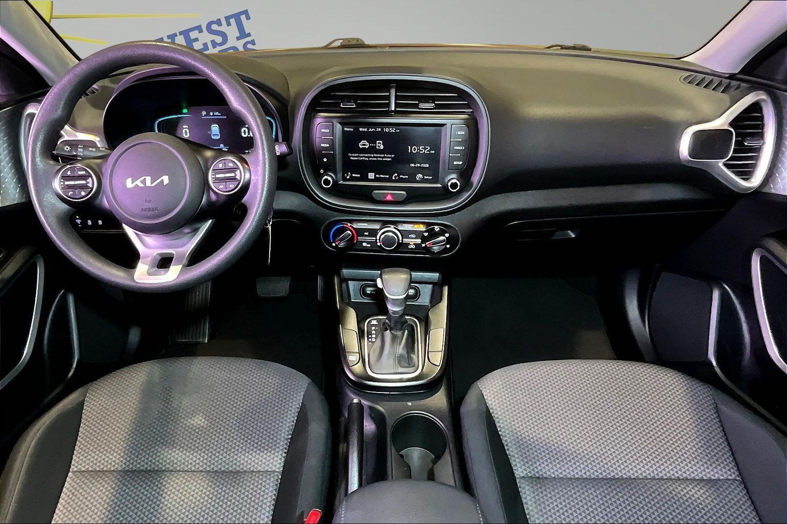 Used 2025 Kia Soul LX w/ LX Technology Package FWD image 8
