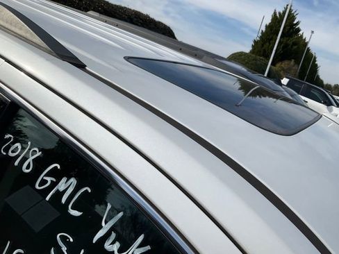 Used 2018 GMC Yukon XL SLT w/ Open Road Package image 9