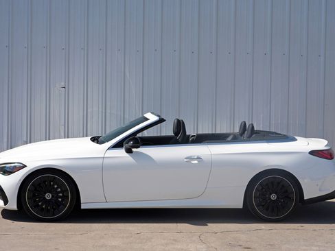 Used 2025 Mercedes-Benz CLE 300 4MATIC Cabriolet w/ Night Package image 49