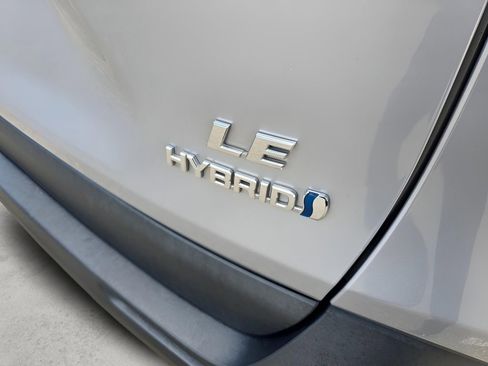 Used 2022 Toyota RAV4 LE AWD/4WD image 17