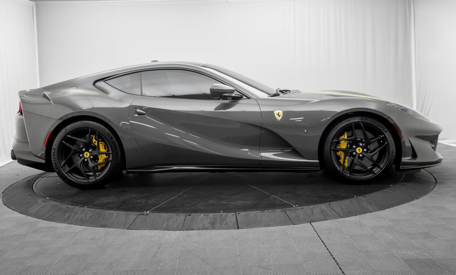 Used 2020 Ferrari 812 Superfast RWD image 8
