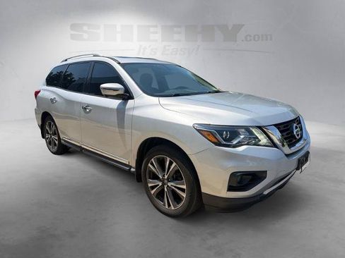 Used 2018 Nissan Pathfinder Platinum AWD/4WD image 2