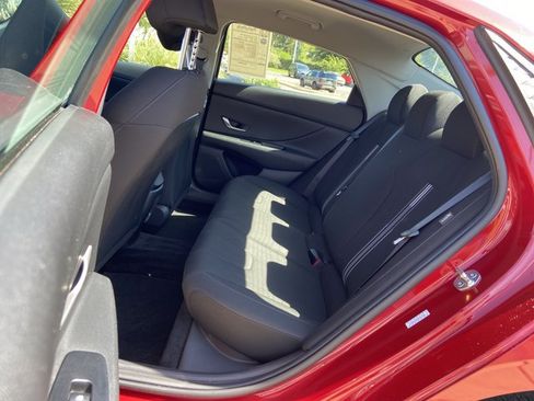 Used 2024 Hyundai Elantra SEL FWD image 4