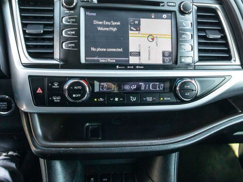 Certified 2019 Toyota Highlander XLE FWD image 34