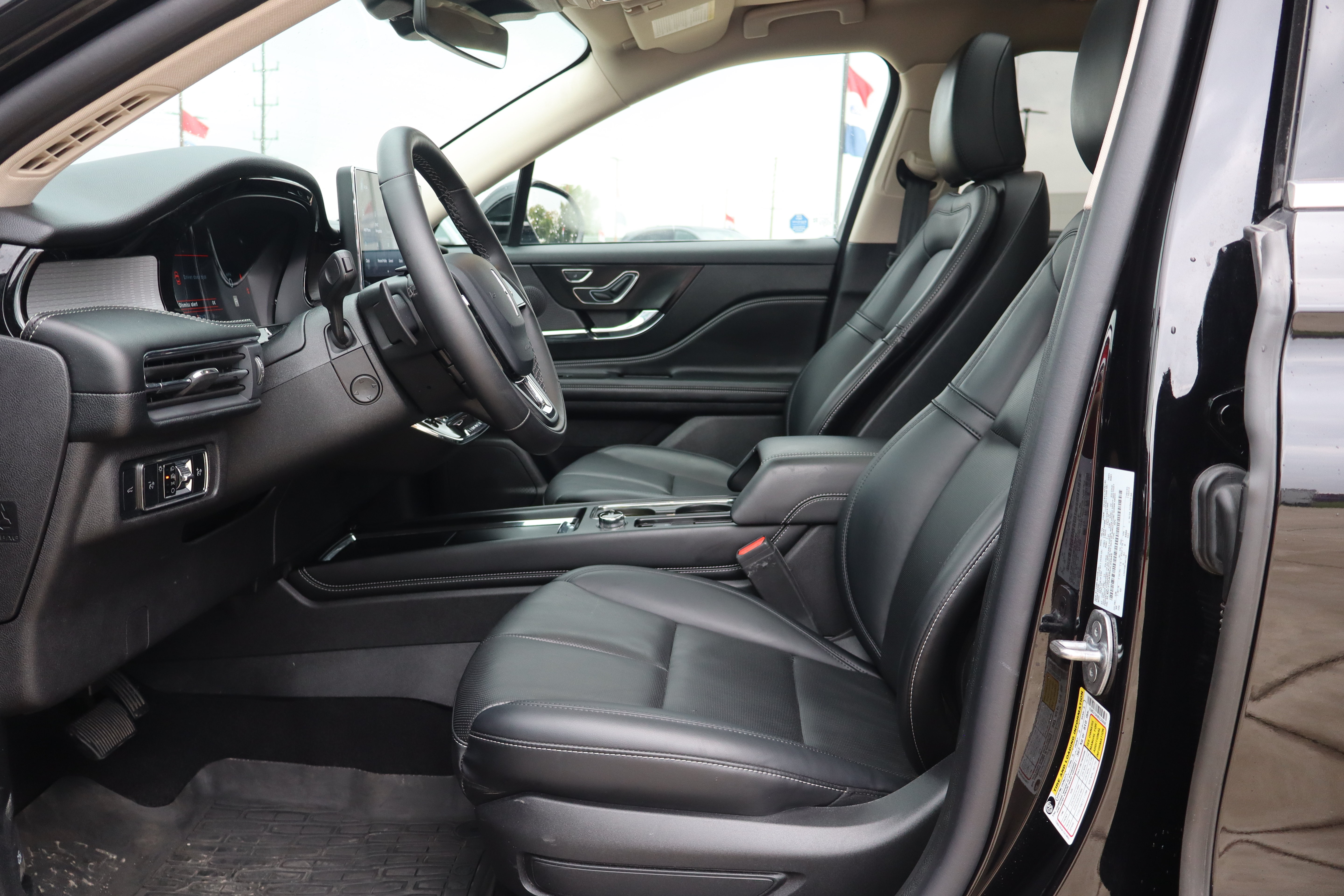 Used 2024 Lincoln Corsair AWD w/ Equipment Group 101A image 9