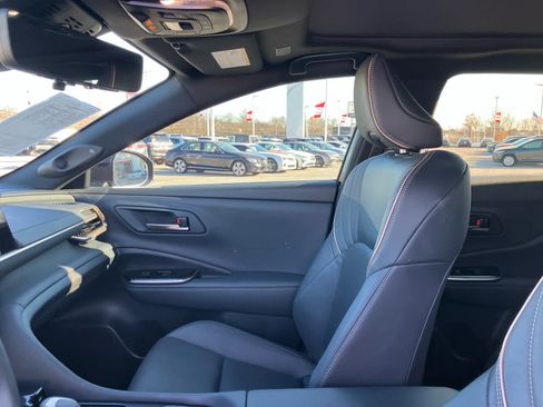 Used 2025 Toyota Crown Signia Limited image 10