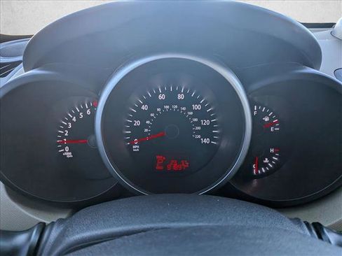 Used 2012 Kia Soul ! w/ Premium Pkg image 9