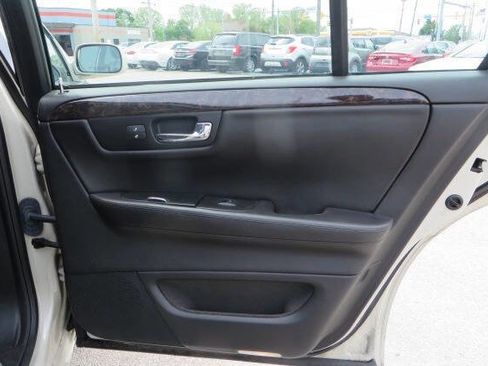 Used 2010 Cadillac DTS Luxury FWD image 9