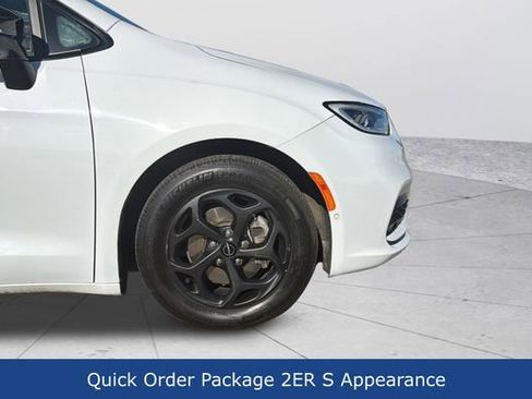 Used 2024 Chrysler Pacifica Select image 30