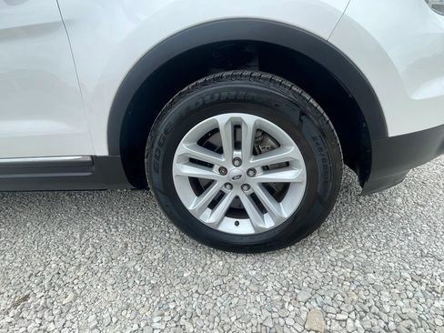 Used 2014 Ford Explorer XLT w/ Equipment Group 202A AWD/4WD image 14