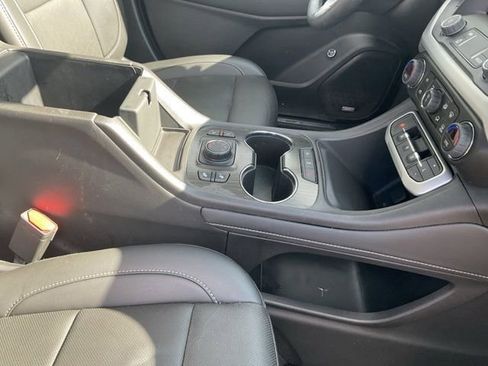 Used 2023 GMC Acadia SLT w/ LPO, Floor Liner Package image 17