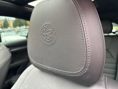 Used 2022 Alfa Romeo Stelvio Veloce image 28