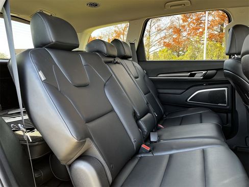 Used 2024 Kia Telluride LX image 27
