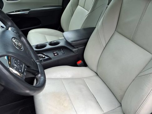 Used 2016 Toyota Avalon Touring w/ Protection Package FWD image 3