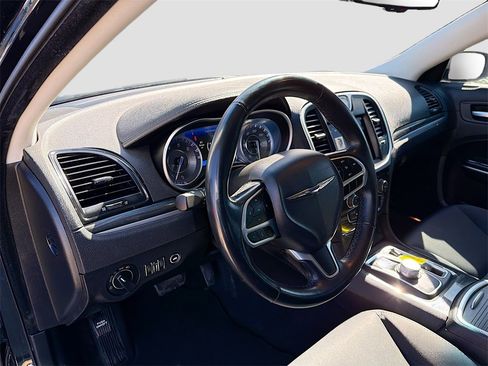 Used 2022 Chrysler 300 Touring w/ Sport Appearance Package image 9