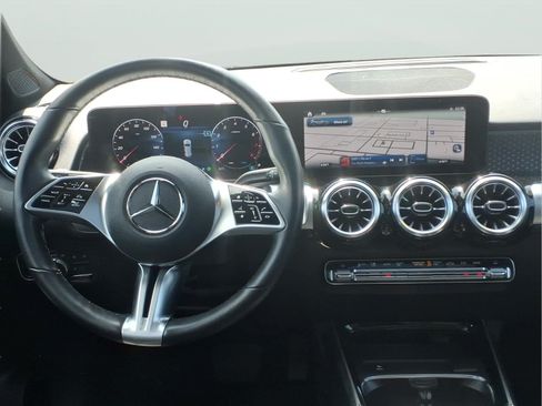 Used 2024 Mercedes-Benz GLB 250 4MATIC w/ Exclusive Package image 10