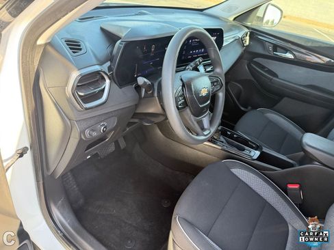 Used 2025 Chevrolet TrailBlazer LT FWD image 17