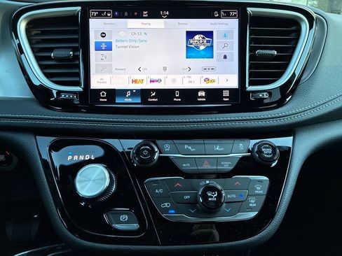 New 2026 Chrysler Pacifica Select image 19