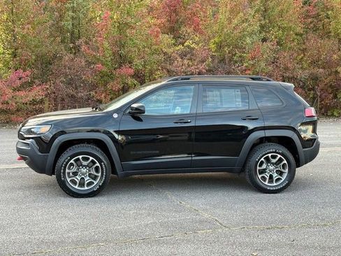 Used 2023 Jeep Cherokee Trailhawk image 8