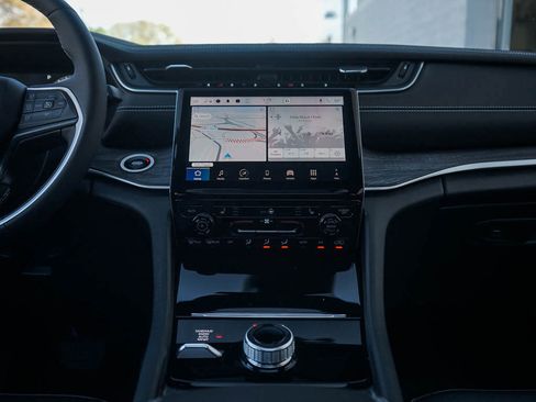 New 2025 Jeep Grand Cherokee Limited w/ Trailer Tow Package image 16