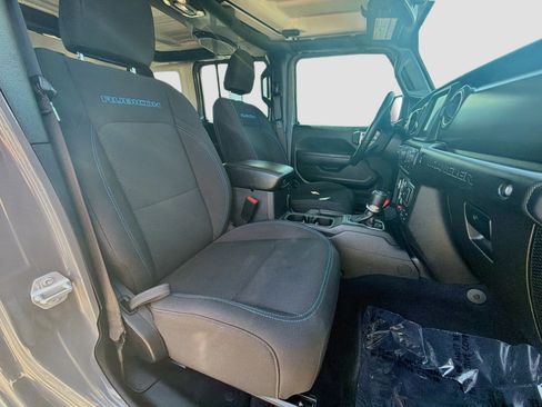Used 2023 Jeep Wrangler Unlimited Rubicon 4xe w/ Cold Weather Group AWD/4WD image 31