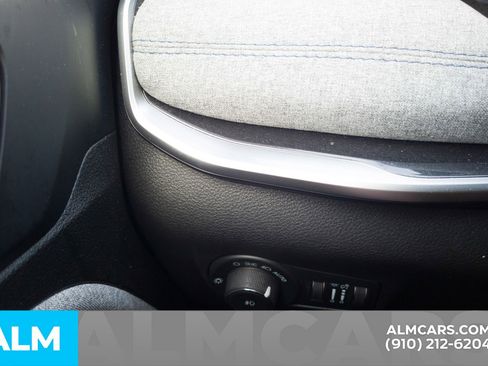 Used 2024 Jeep Compass Latitude image 18