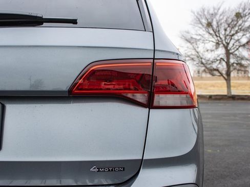 Used 2024 Volkswagen Taos SE image 14