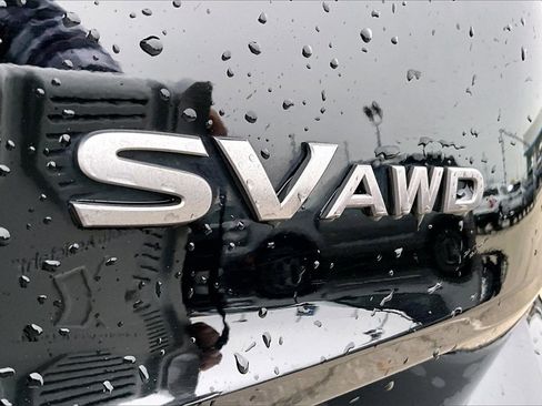 Used 2024 Nissan Rogue SV image 8