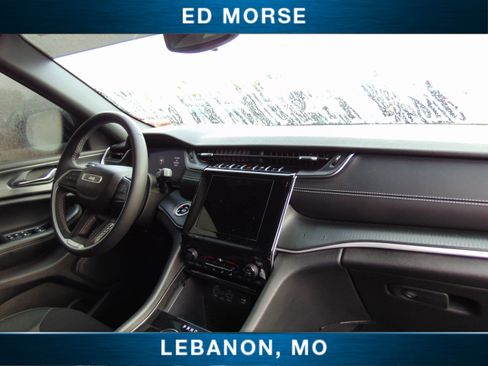 Used 2024 Jeep Grand Cherokee Laredo image 18