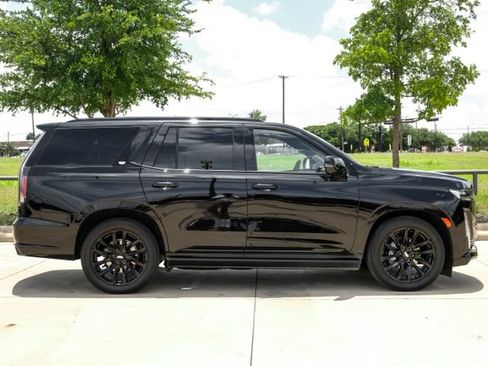 Used 2024 Cadillac Escalade Sport Platinum w/ LPO, ONYX Package AWD/4WD image 7