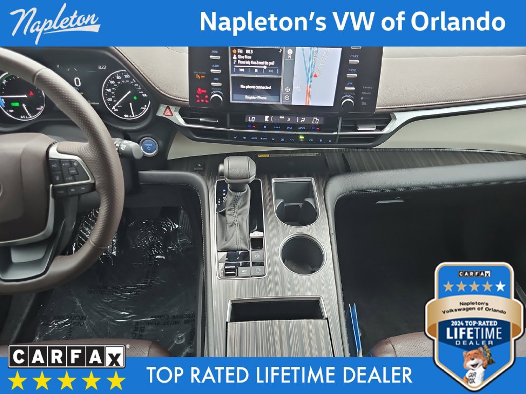 Used 2024 Toyota Sienna Platinum FWD image 11