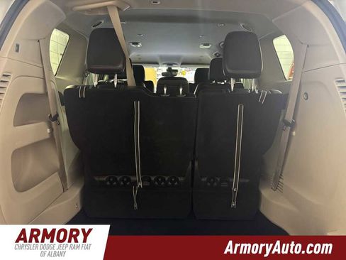 Used 2024 Chrysler Pacifica Touring-L image 28