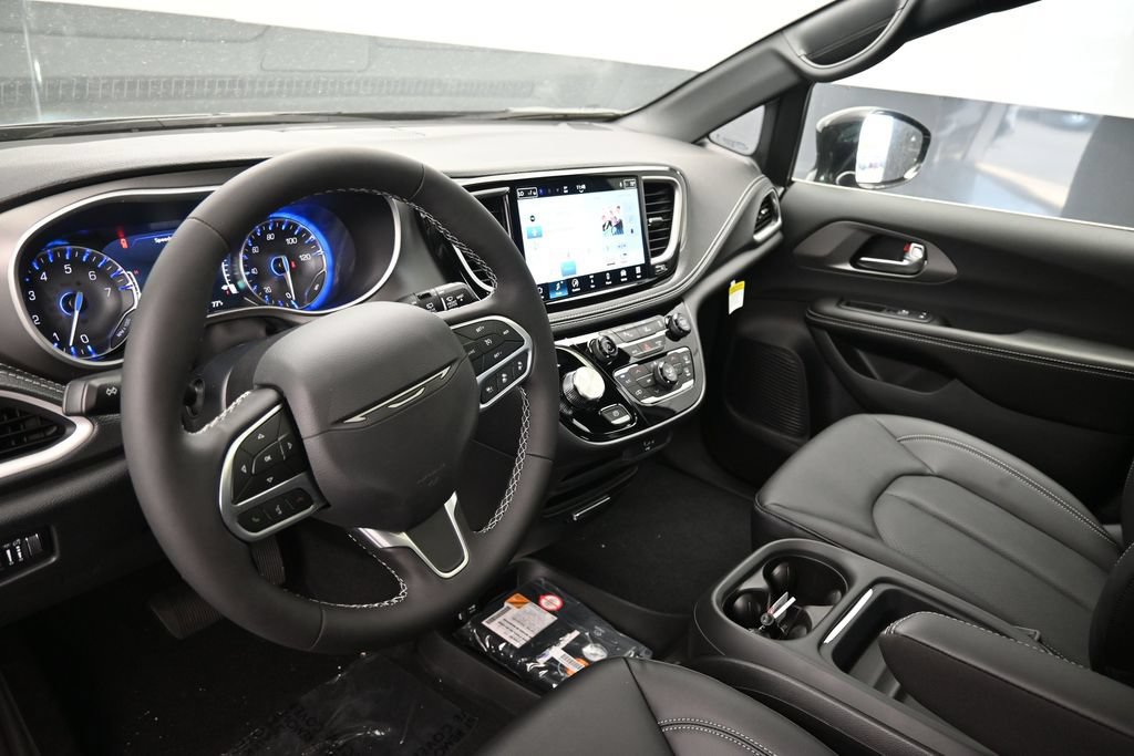 New 2027 Chrysler Pacifica Select w/ Family Tech Group FWD image 16