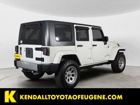 Used 2010 Jeep Wrangler Unlimited Sahara w/ Dual Top Group AWD/4WD image 5