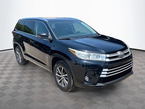 Used 2018 Toyota Highlander XLE FWD image 4