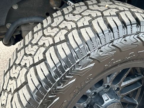 Used 2020 Chevrolet Silverado 2500 LTZ w/ LTZ Premium Package image 31