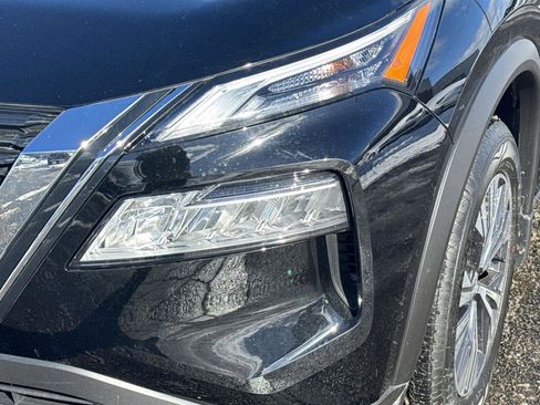 Used 2023 Nissan Rogue SV image 9