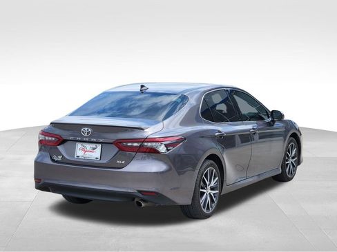 Used 2024 Toyota Camry XLE FWD image 4