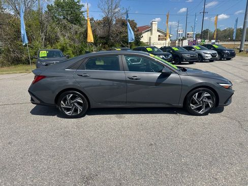 Used 2025 Hyundai Elantra SEL FWD image 6